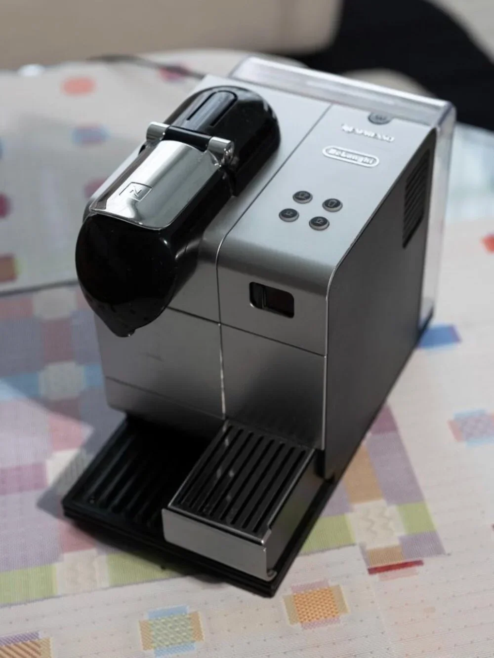 Nespresso Lattissima+ DeLonghi EN520SL Espresso Machine Silver Black‎ Pod Maker